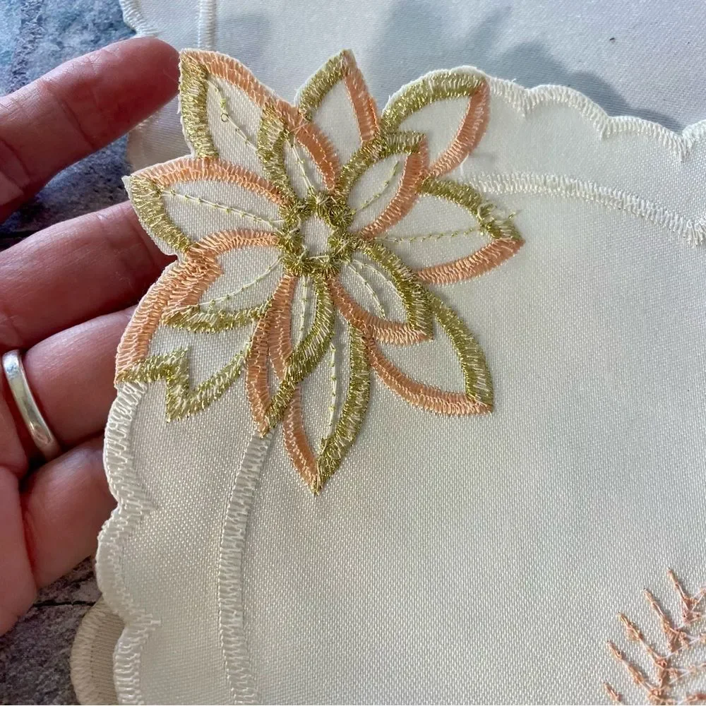 Embroidered Table Runner NWT Table Linens Scalloped Edges Floral Elegant